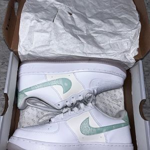 KIDS NIKE AIR FORCES LV8 (GS) White/Mint Foam-White-Phantom